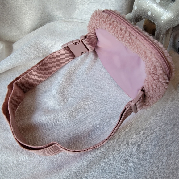 Pink Sherpa Crossbody Bag with Winter Essentials - Picture 3 of 3